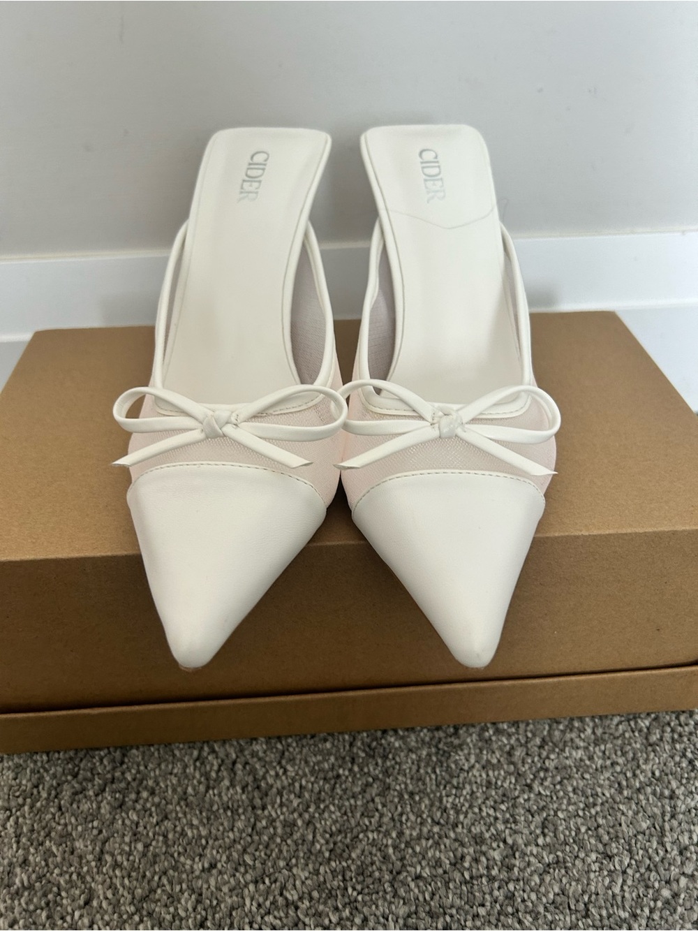 Cider White Pointed Toe Bow Slip-On Mule
